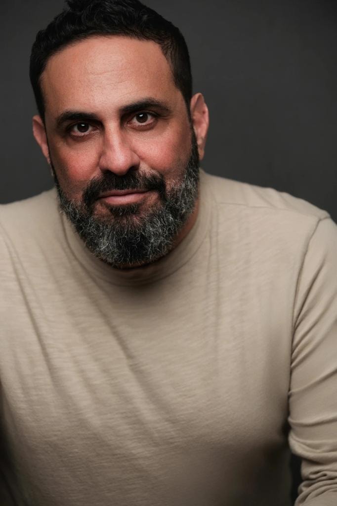 Philip Galinsky headshot beige shirt